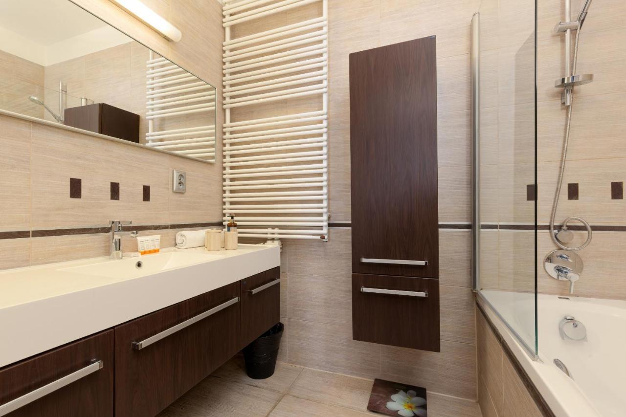 Residence On Wspolna Str. Apartment Warsaw By Renters Екстериор снимка